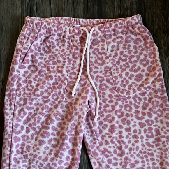 Pink Leopard Print Soft Fleece 2 Pc Pyjama Set - Picture 4 of 7